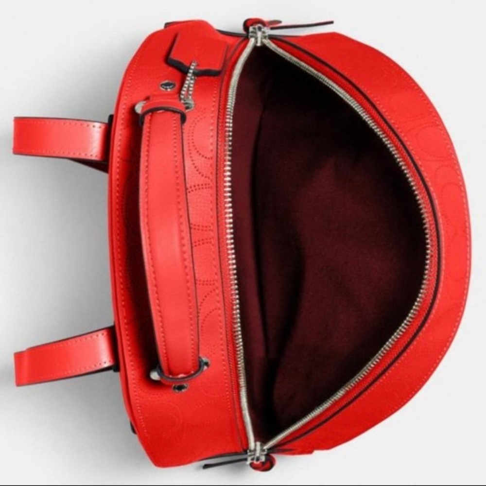 A medium backpack - Picture 6 of 11